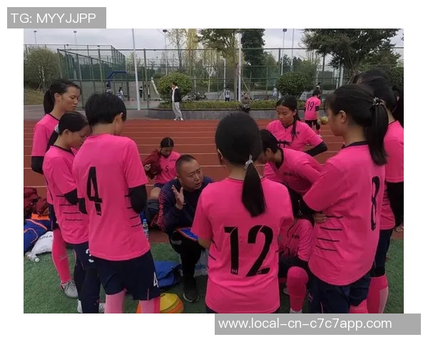 孩子学习足球与篮球的优缺点分析及对身心发展的影响探讨